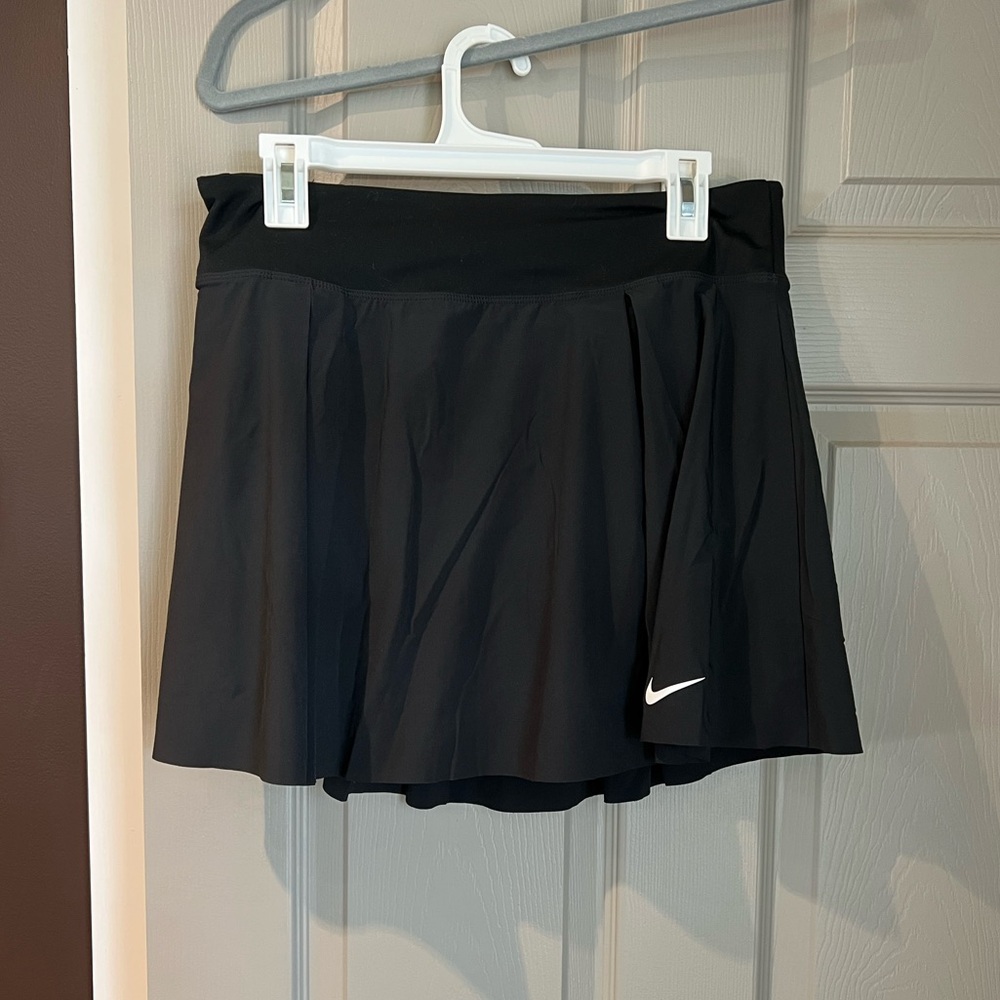 Nike golf skort. Built in shorts. Like new. Size L.